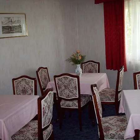 Aeroport Hotel 3*